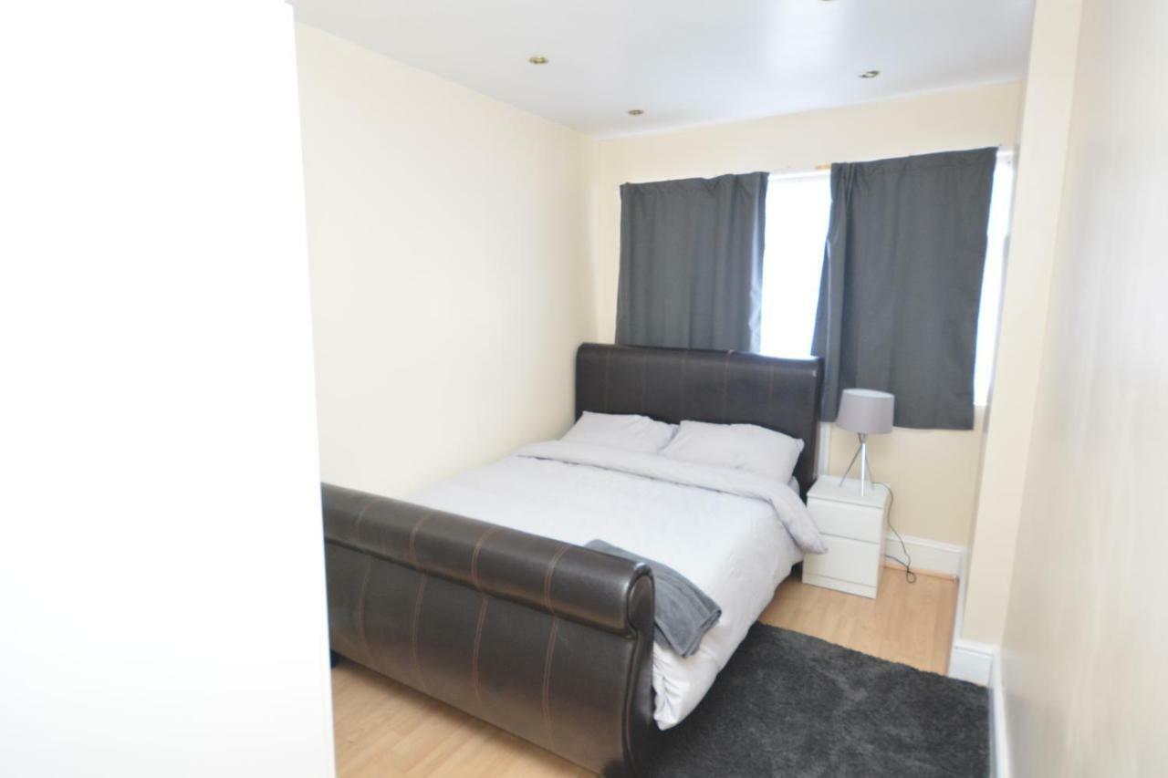 Four Bedroom Townhouse 12 Minutes Walk To Excel Exhibition Centre Londres Exterior foto