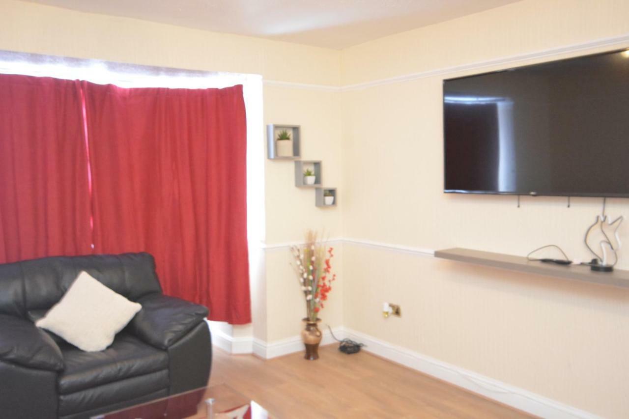 Four Bedroom Townhouse 12 Minutes Walk To Excel Exhibition Centre Londres Exterior foto