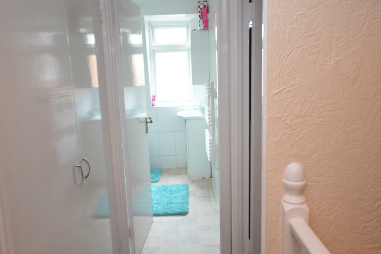 Four Bedroom Townhouse 12 Minutes Walk To Excel Exhibition Centre Londres Exterior foto