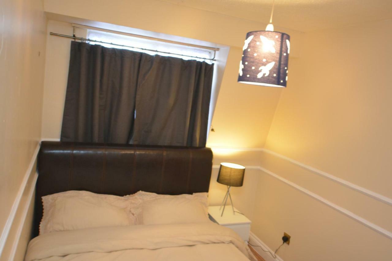 Four Bedroom Townhouse 12 Minutes Walk To Excel Exhibition Centre Londres Exterior foto