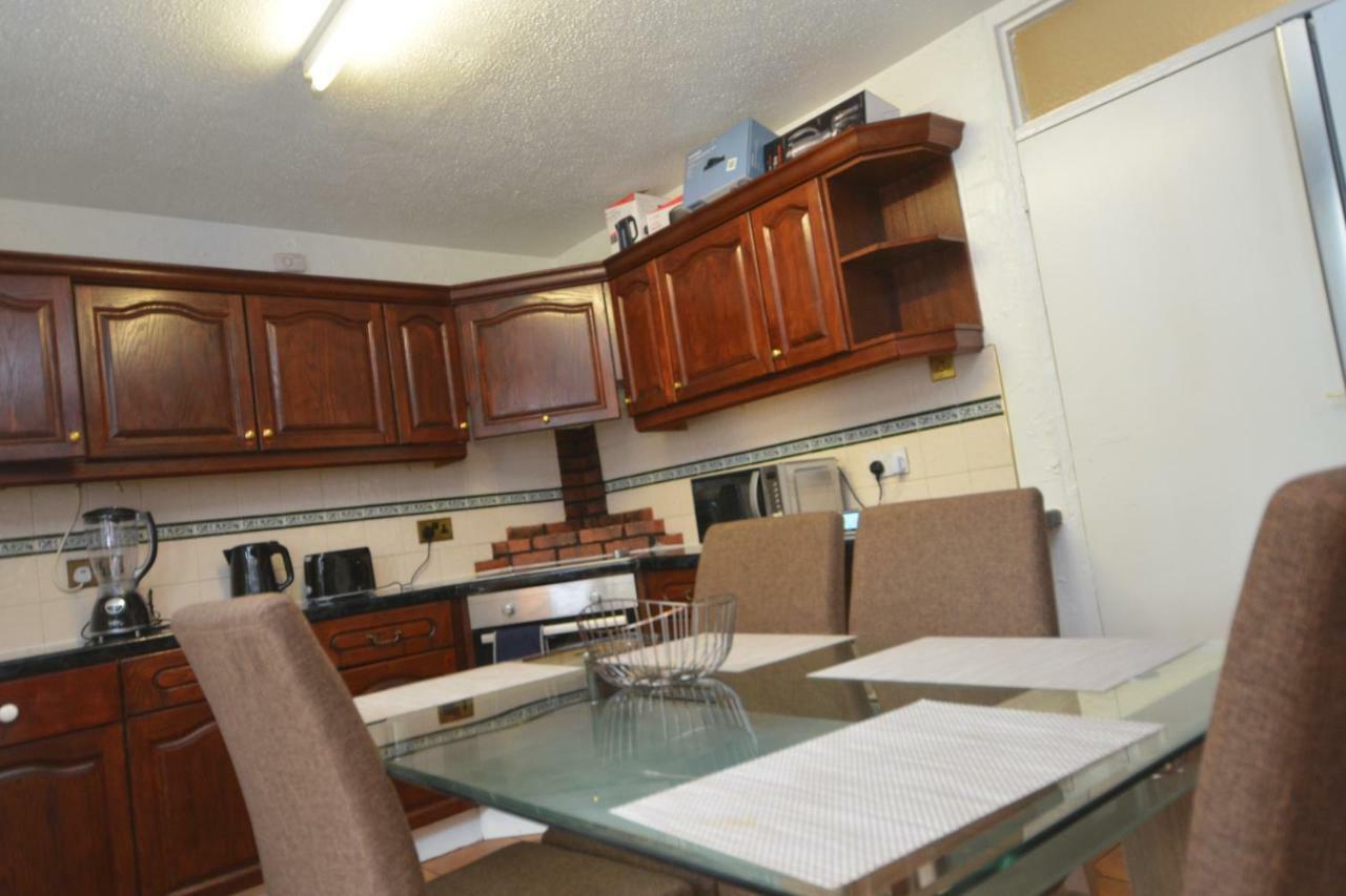 Four Bedroom Townhouse 12 Minutes Walk To Excel Exhibition Centre Londres Exterior foto