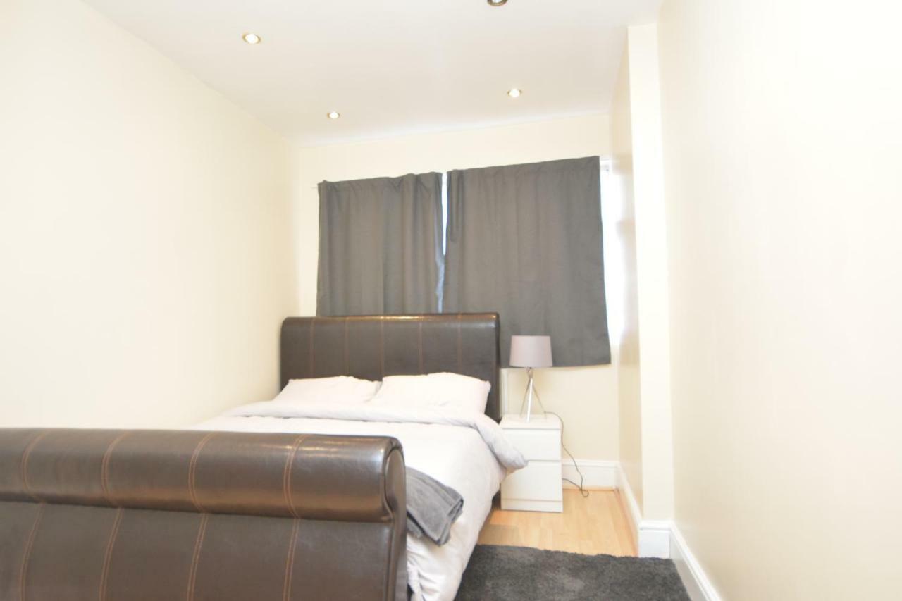 Four Bedroom Townhouse 12 Minutes Walk To Excel Exhibition Centre Londres Exterior foto
