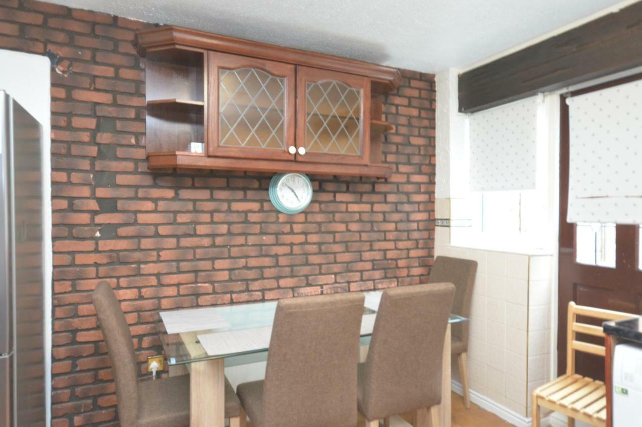 Four Bedroom Townhouse 12 Minutes Walk To Excel Exhibition Centre Londres Exterior foto